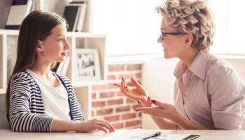 Kind erhält ein Coaching