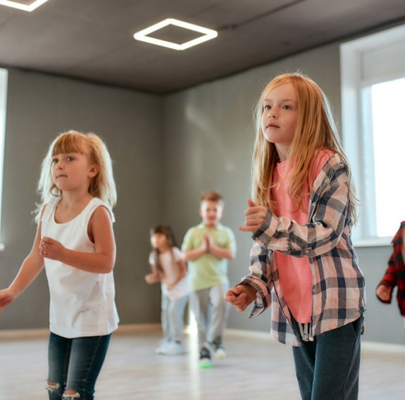 Kinder im Tanzkurs