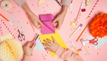 diy1 | © Bastelutensilien liegen auf dem Tisch