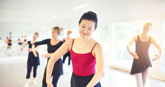 Frauen tanzen Ballett