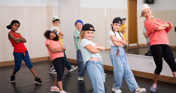 Kinder tanzen Hip Hop