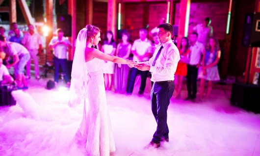 DT Tanzschule München.  Hochzeitstanz eines Brautpaares.