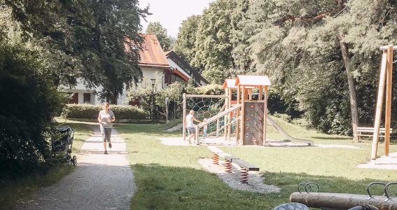 Sport im Freien mit Kinderwagen 