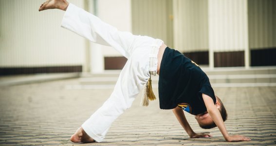 Kind macht Capoeira