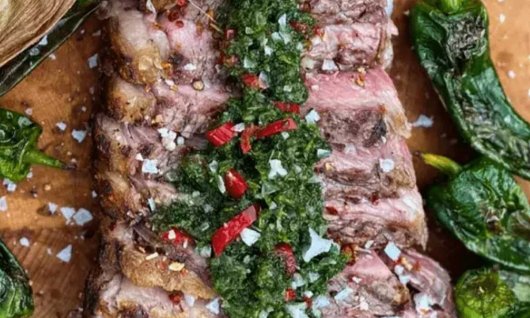 Gegrilltes Steak mit Gewürzen