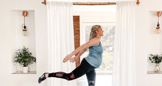 Frau beim Yoga