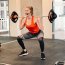 Die Kursanbieterin Steffi vom Mama Fitness Club Frau macht Sport