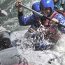 Rafting Tour für Erwachsene in München Erwachsene in einem Kanu auf dem Wasser