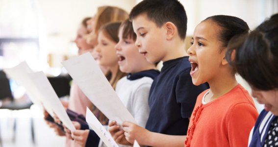 Kinderchor singt