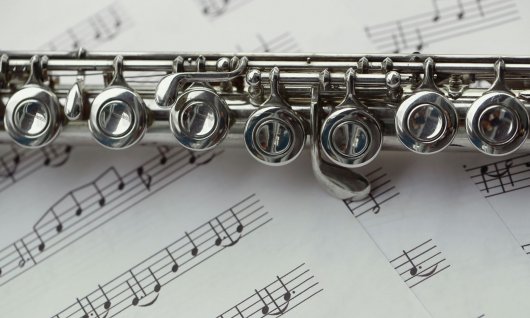 Nahaufnahme einer Querflöte