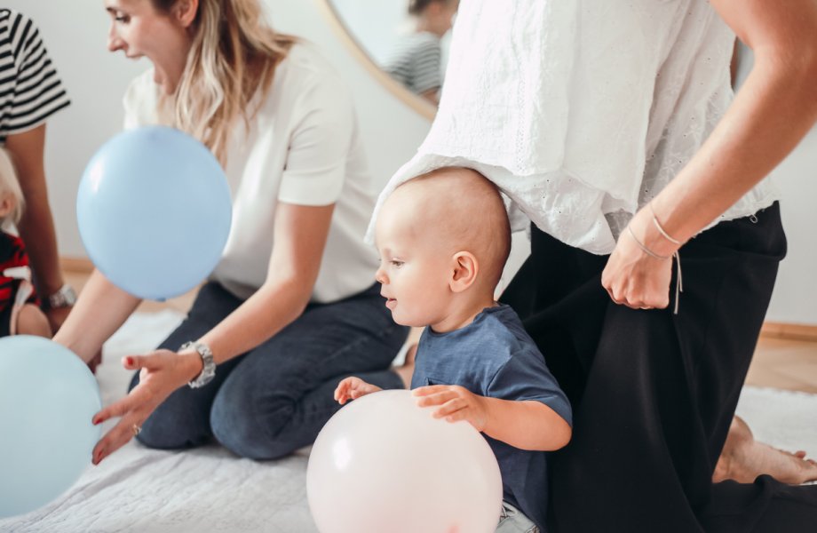 Spielerische Übungen für Mama und Baby