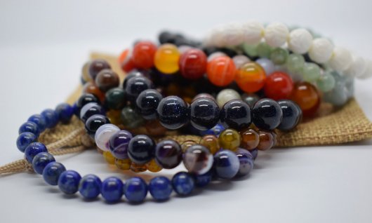 Armbänder mit großen Perlen 