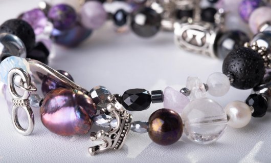 Armband aus verschiedenen Perlen