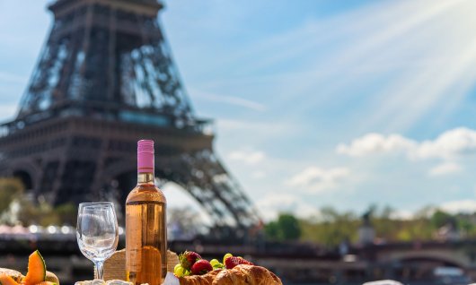 Frühstück am Eiffelturm 