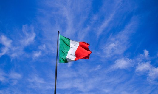 Italienische Flagge weht im Wind