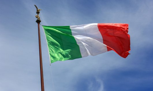 Italienische Flagge am Mast