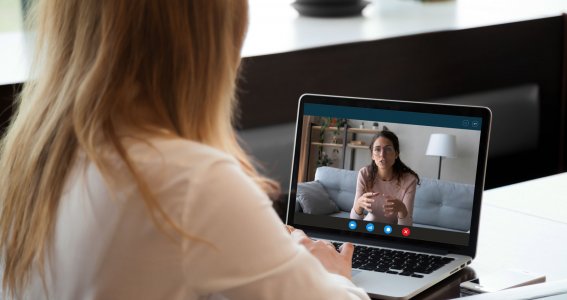 Videoanruf zwischen zwei Frauen