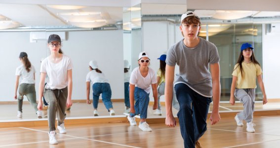 Jugendliche tanzen Hip Hop