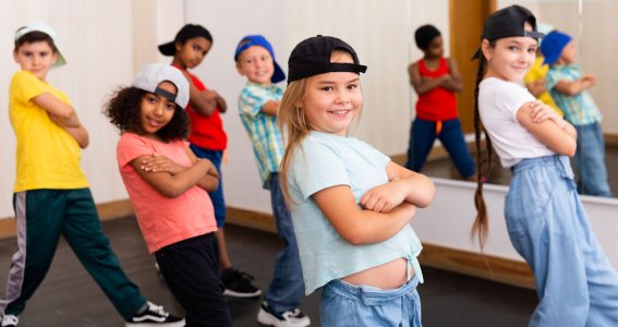 Kinder tanzen Hip Hop
