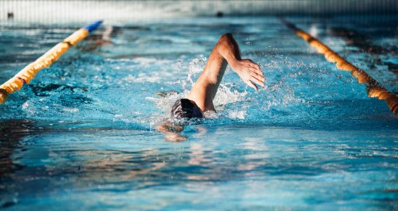 Kraulschwimmen lernen im Schwimmunterricht