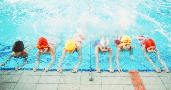 Gemeinsam schwimmen lernen 