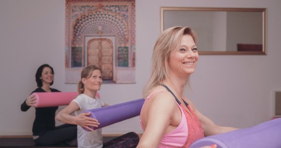 Pilates mit Faszienrolle