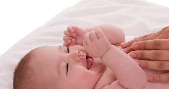 Sanfte Babymassage sanfte Geburt