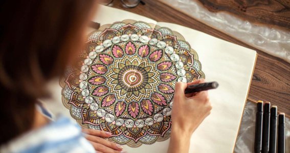 Mandala wird gezeichnet