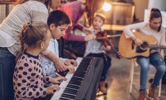 Keyboardunterricht Gruppenunterricht für Kinder in München Keyboard in einer Band spielen