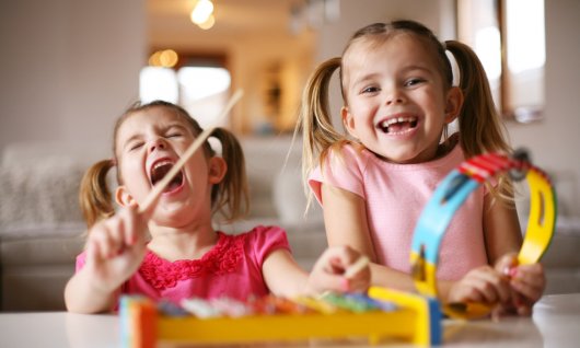 Instrumente kennenlernen für Kinder in München Percussioninstrumente kennenlernen