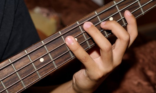 Gitarrenunterricht Bass für Kinder in München Bass spielen lernen