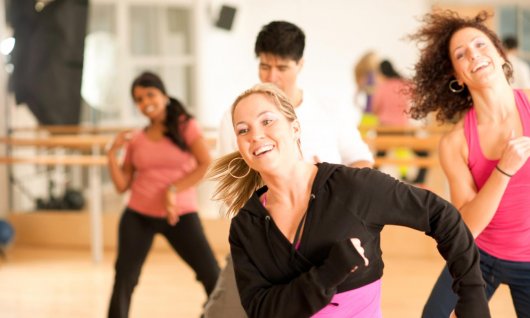 Auspowern beim Zumba Tanzen