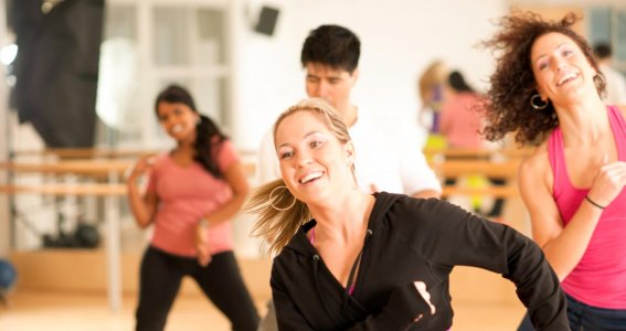 Auspowern beim Zumba Tanzen