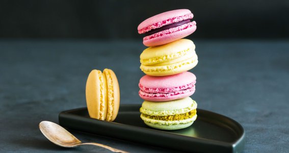 Verschiedenfarbige Macarons 