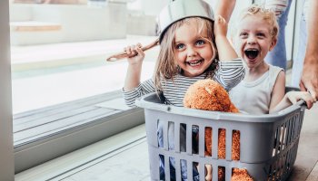 Kinder die Spaß an der Bewegung haben