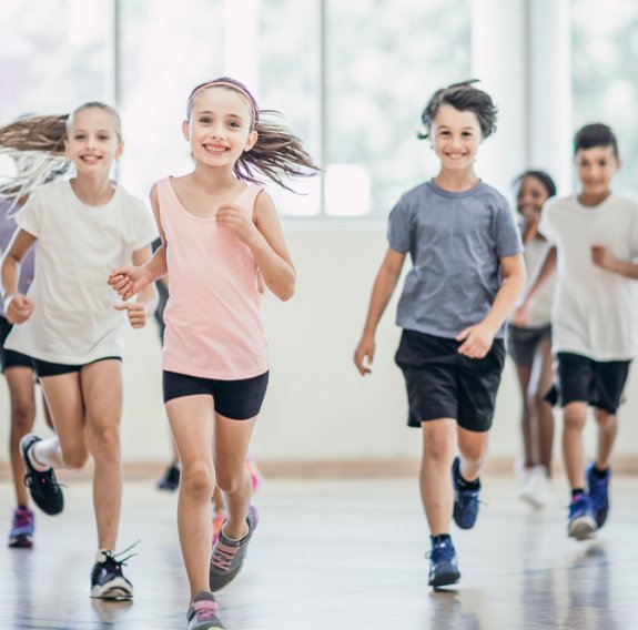 Kinder im Sportkurs