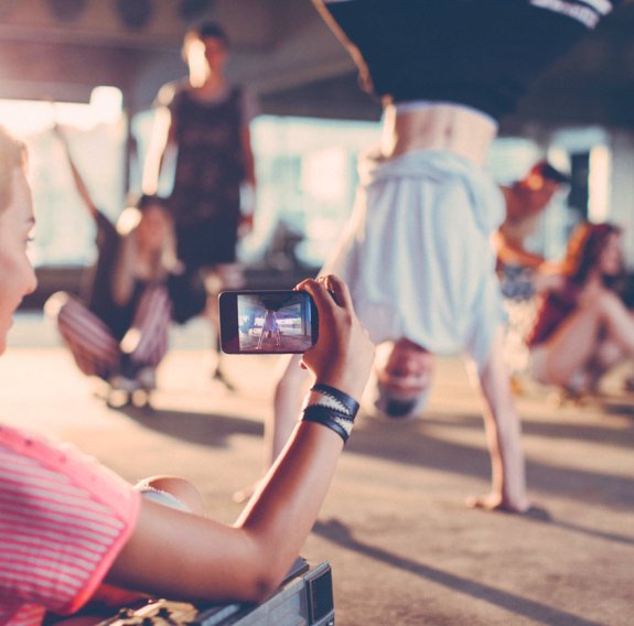 Jugendliche tanzen Hip-Hop