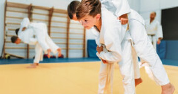 KidsKwonDo (ab blau) | Jugendliche 10-14 Jahre | Obersendling