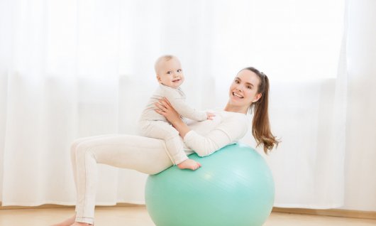 Flying Moms & Babys  Aerial Yoga  | Mütter und Bays | Pempelfort