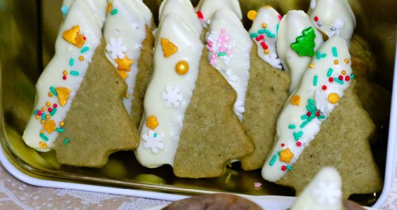 Backkurs: Dreierlei Weihnachtsplätzchen | ERWACHSENE | Online