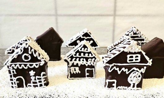 Backkurs: Baumkuchenhäuschen | ERWACHSENE | Online