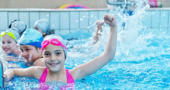 Osterferien Schwimmkurs: Fortgeschrittene | 4  - 12 Jahre | Au-Haidhausen