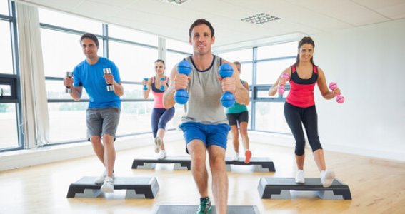 Step Aerobic & Fatburner mit Hanteln (Fitnesskurs) | Erwachsene | Eppinghoven