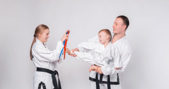 Kampfsport: Mini-Black-Belt | 2  - 4 Jahre | Mitte