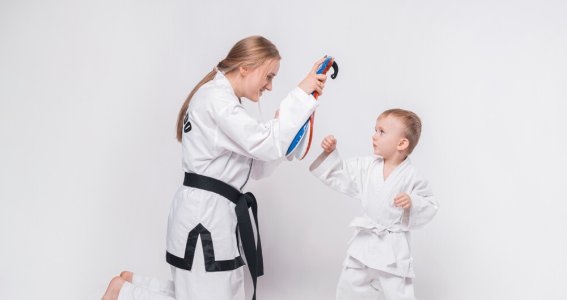 Kampfsport: Mini-Black-Belt | 2  - 4 Jahre | Mitte