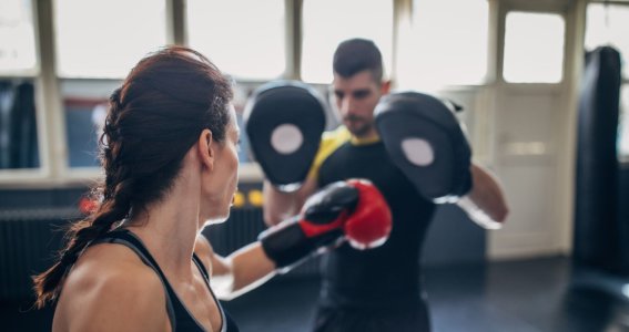 Kampfsport: Kickboxen für Fortgeschrittene | Erwachsene | Mitte