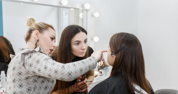 Workshop: Make-up Classic "Do it Yourself" | 14  - 99 Jahre | Geyen