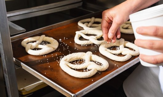 Backkurs: Brezen backen und Weißwurstfrühstück gen | Erwachsene | Schwanthalerhöhe