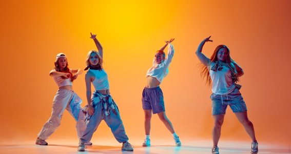 K-Pop Female | 13  - 99 Jahre | Au-Haidhausen