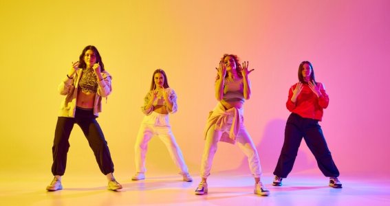 K-Pop Female | 13  - 99 Jahre | Au-Haidhausen
